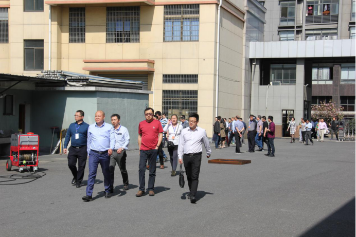 Guests Visit the Production Workshop