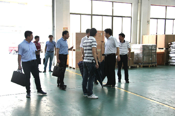 领导一行考察指导厂区工作